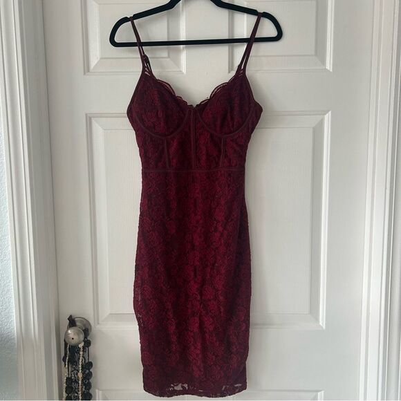 Red scalloped Lace Cocktail Dress with Boning Corset - Picture 3 of 10